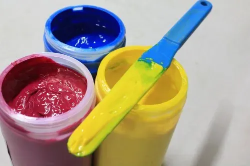 Visokotemperaturno prozorno črnilo iz mikrokristalnega stekla