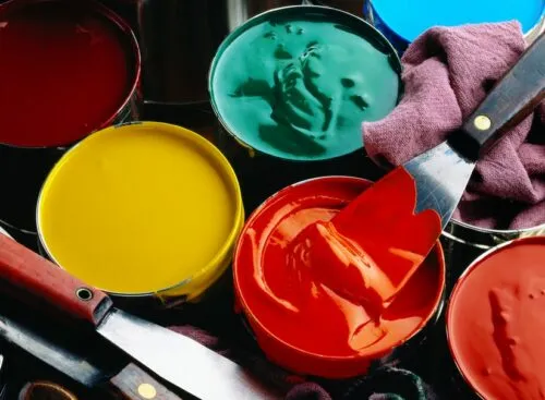 Visokotemperaturno črnilo za gradbena vrata in okenska stekla